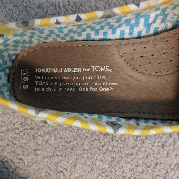 Toms Canvas Shoes - Picture 3 of 4
